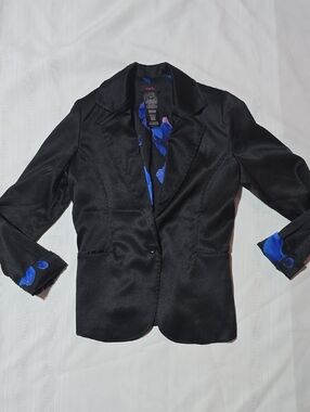 Junior Women's S mark. Black Satin Blazer with Blue Floral Lining